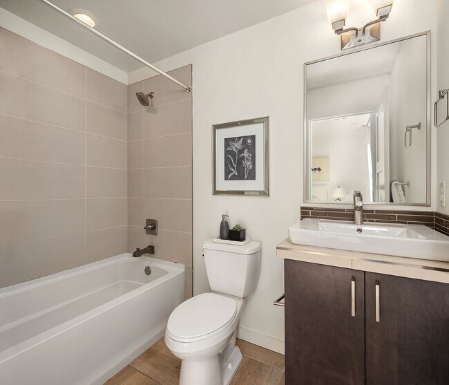 Building Photo - 3bd/3ba Seattle Townhome