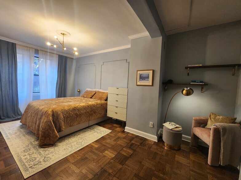 Furnished - Queen-Sized Bed - 2515 K St NW