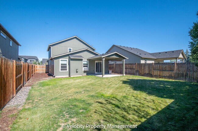 Building Photo - Great Home with Fully Fenced Back Yard.