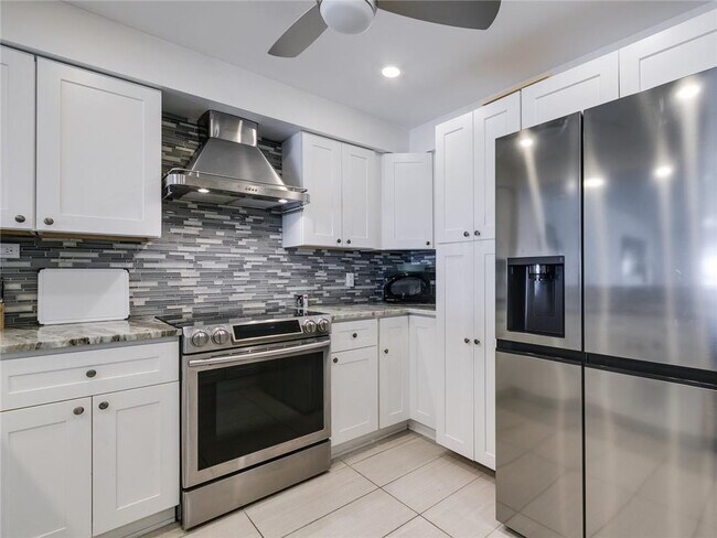 Building Photo - 3900 Galt Ocean Dr