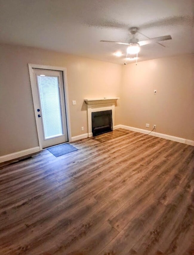 Building Photo - SECTION 8 APPROVED!