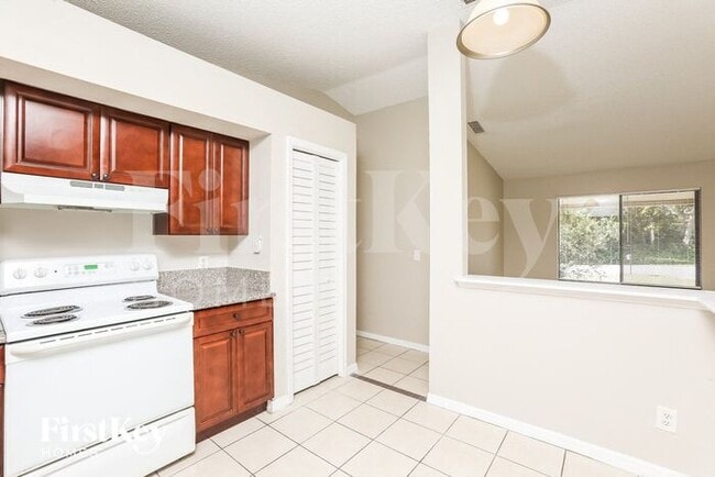 Building Photo - 2084 Everest St