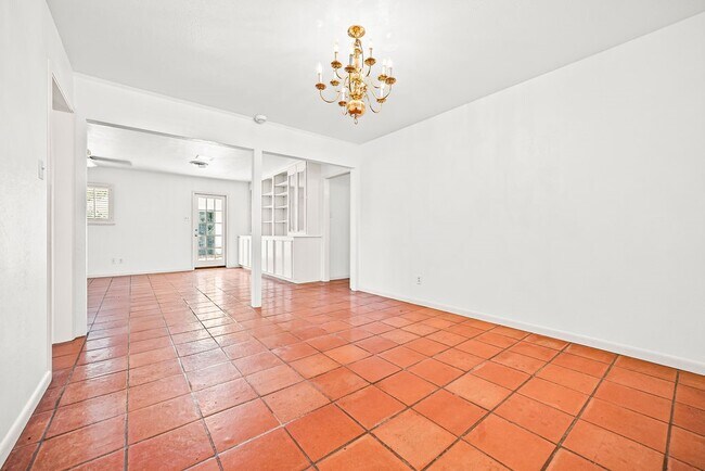 Building Photo - 630 Bradshaw Dr