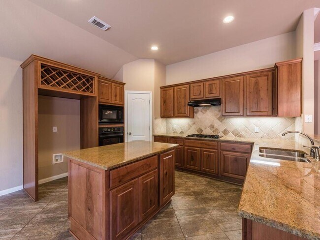 Building Photo - 1007 Savanna Ln