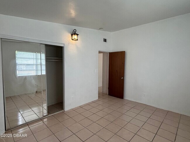 Building Photo - 724 Greenway Pl