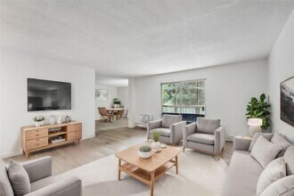 Building Photo - (55+) Newly Renovated 2br Condo in the Heather Gardens Community