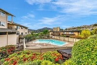 Building Photo - 4 bed, 2.5 bath top floor corner unit cond...