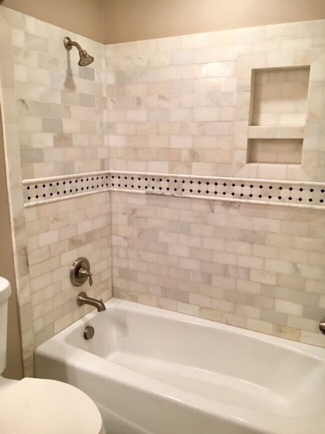 Building Photo - 3BD/2.5BA Harleston Village Town Home - Available 8/1/2026- Steps to the Battery, Colonial Lake a...