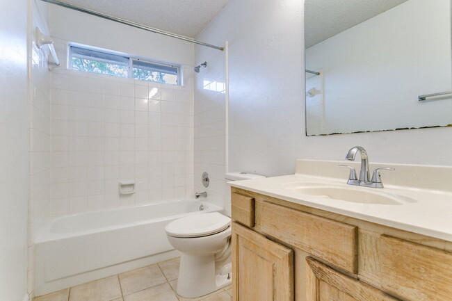 Building Photo - Bright & Spacious Home with Flex Room Near...