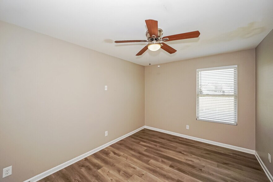 Building Photo - 3343 Saddlebrook Dr
