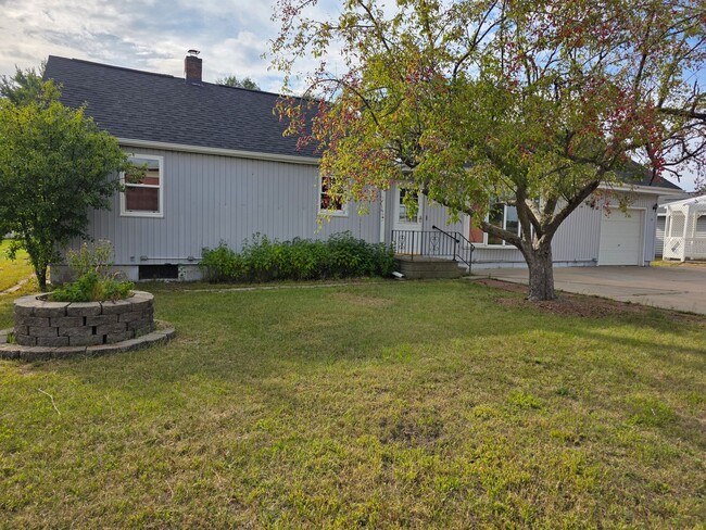 Building Photo - 3 Bed 1 Bath Single Family Home in Wiscons...