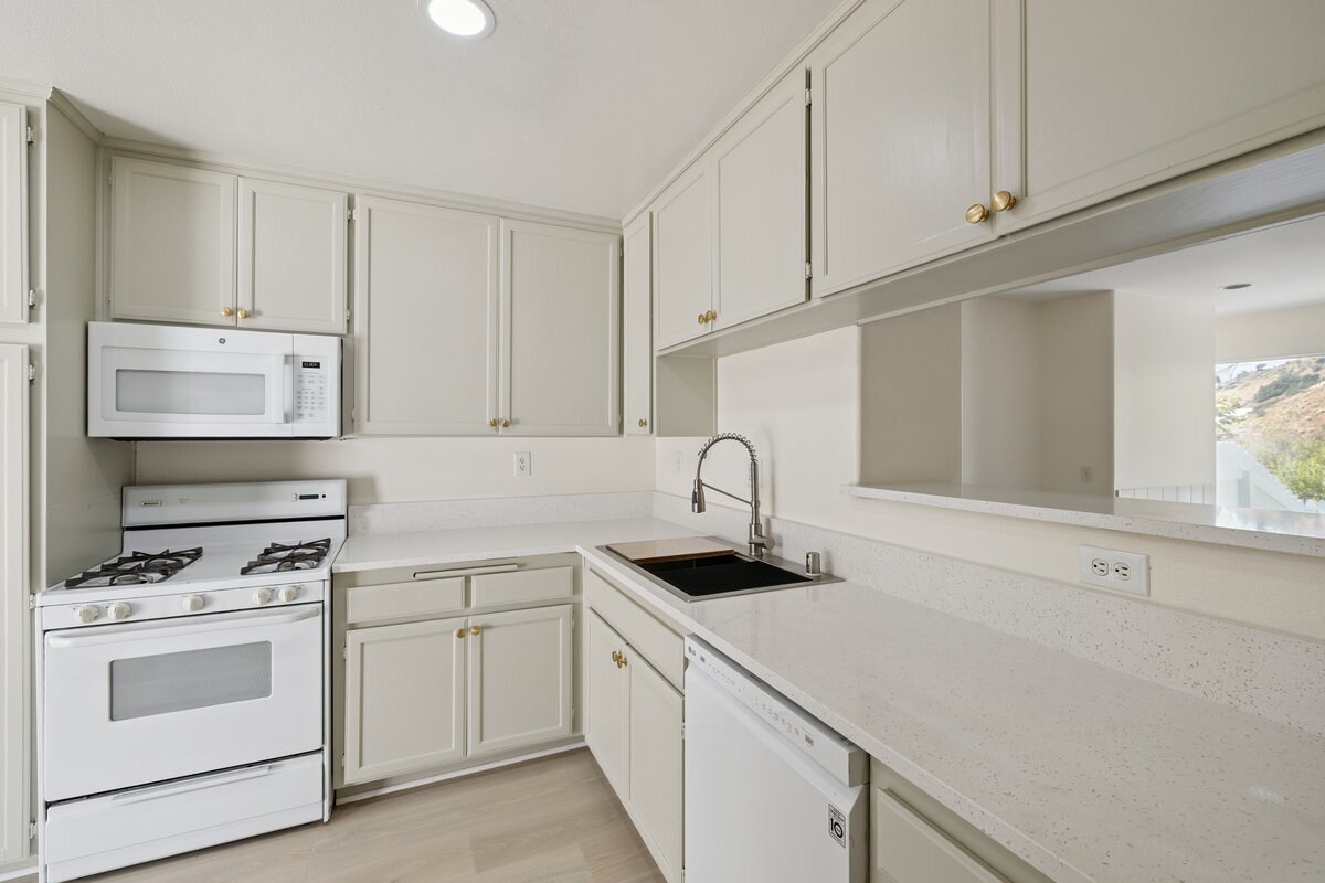 Building Photo - 3709 Las Flores Canyon Rd