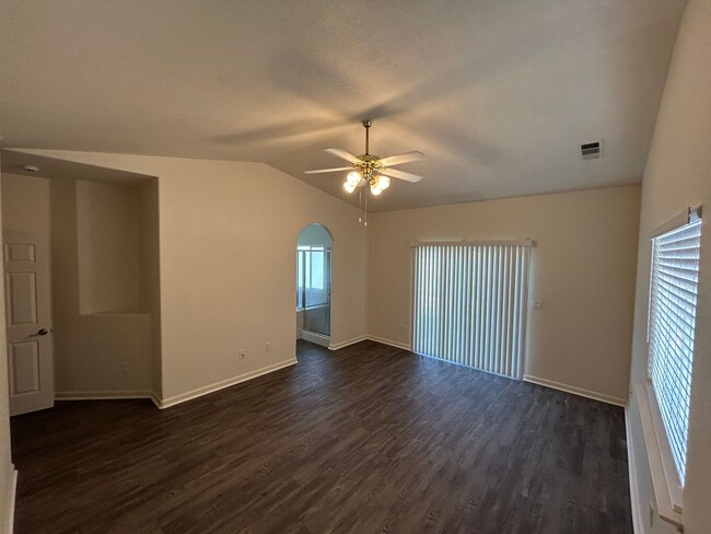 Building Photo - Spacious 4 bedroom home in Lemoore