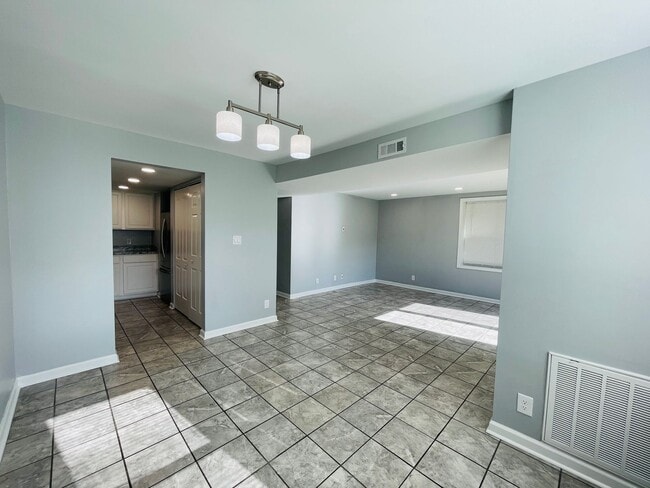 Building Photo - CHARMING CONDO IN STAFFORD!
