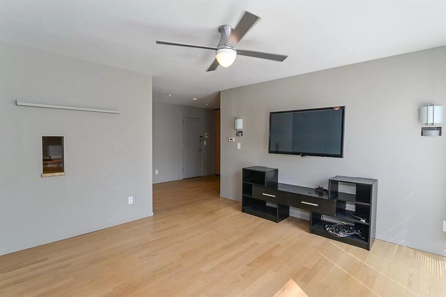 Living Room - 1531 Packard St