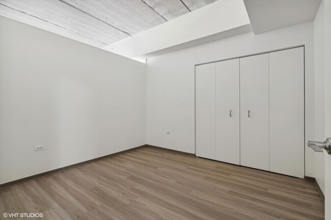 Building Photo - 1920 N Milwaukee Ave