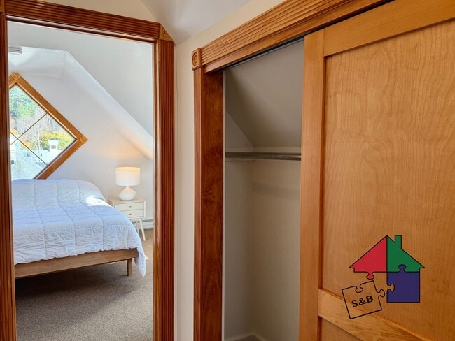 Building Photo - 112 Main St