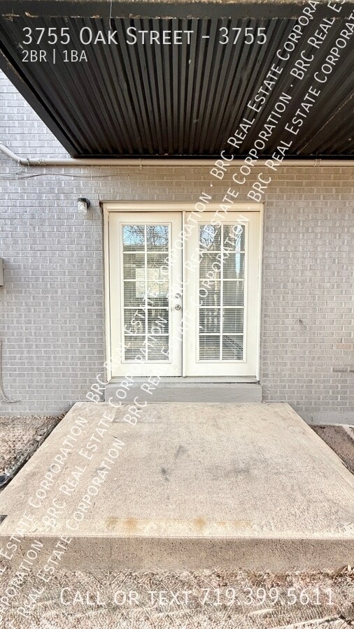 Building Photo - 3755 Oak St