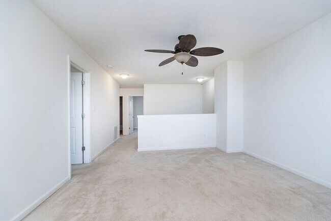 Building Photo - Spacious 3 Bed 2.5 Bath Home in Parks at W...