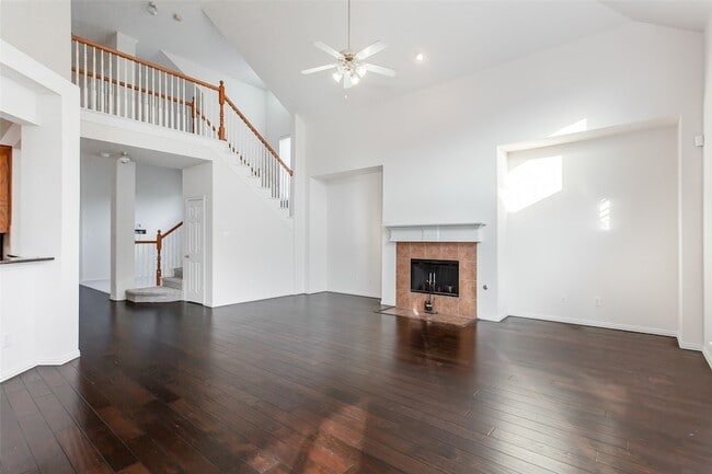 Building Photo - 915 Falcon Trail