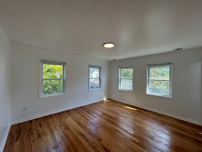 Building Photo - Huge, Newly Renovated House in Asbury Park!