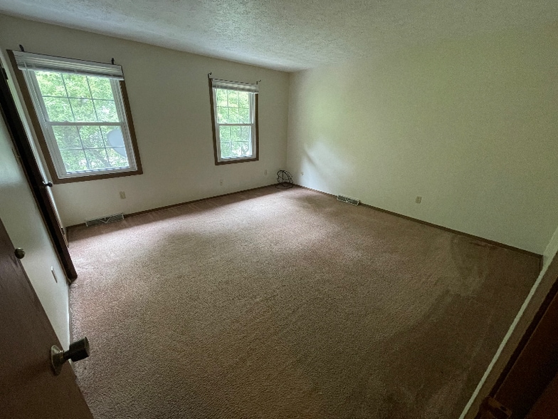 Building Photo - 1352 Red Tail Hawk Dr