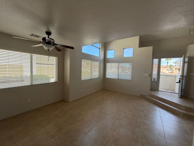 Building Photo - Corner lot townhome