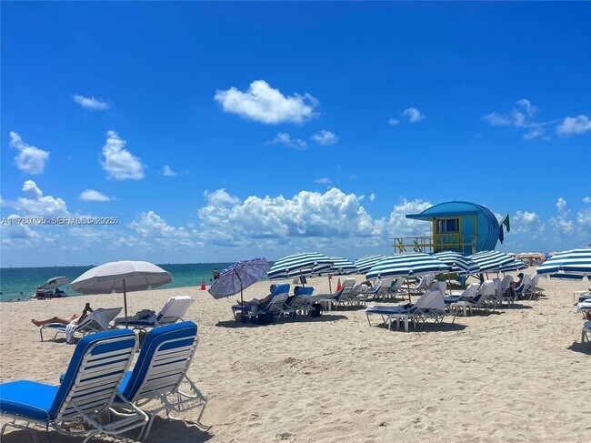 Building Photo - 1100 Biscayne Blvd