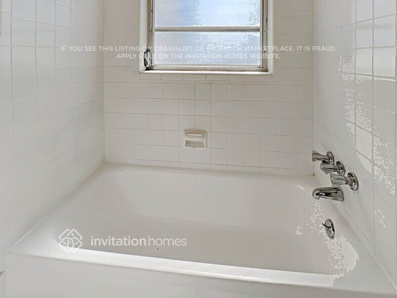 Building Photo - 2209 Curtis Dr S