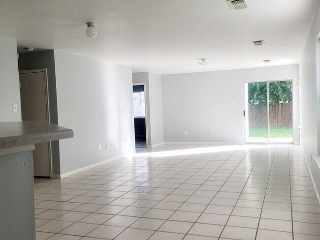 Building Photo - 6843 Lower Arrow Dr