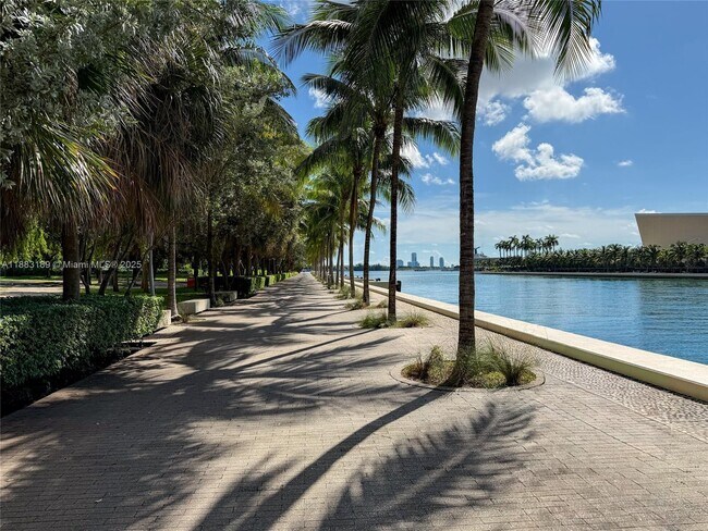 Building Photo - 900 Biscayne Blvd