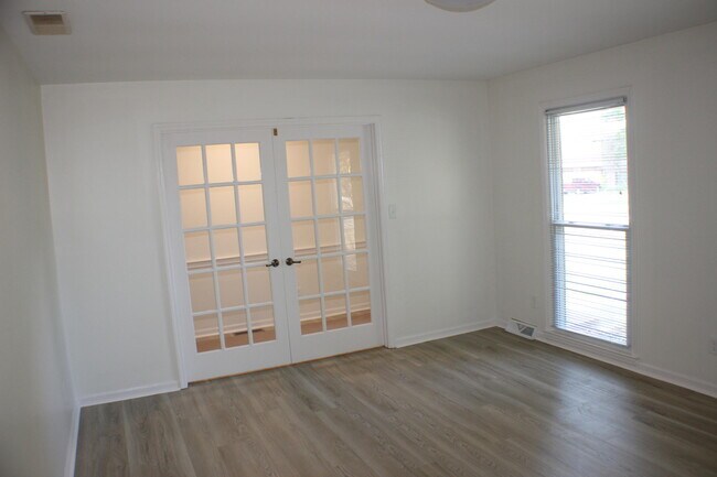 Building Photo - 3193 Carriage Ln