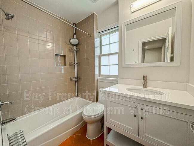 Building Photo - 4412 Volta Pl NW