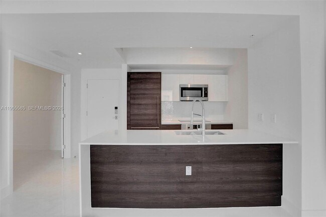 Building Photo - 301 Altara Ave