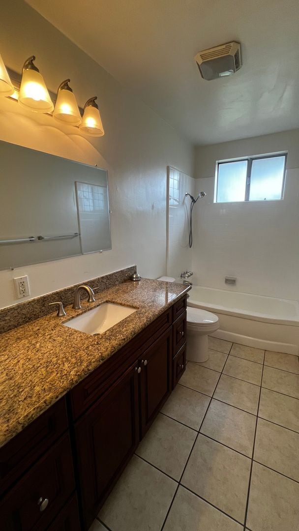 Building Photo - 3 Bed 2 Bath Downstairs Apartment For Rent in Whittier with 2 Car Garage