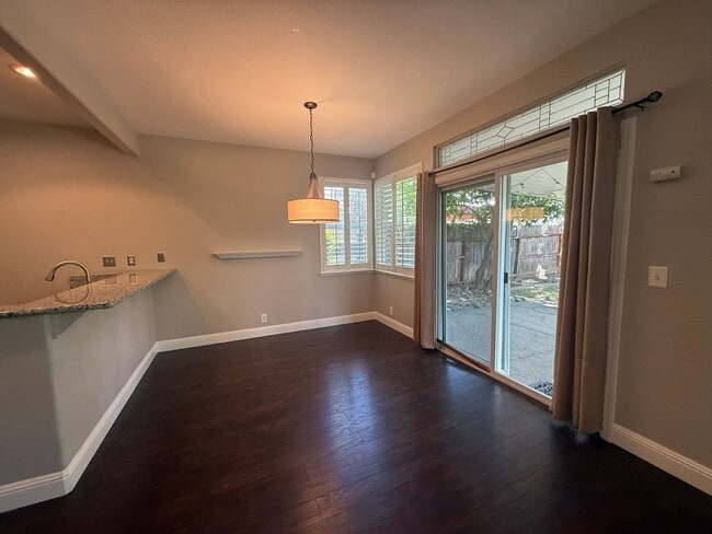 Building Photo - 532 Blarney Cir