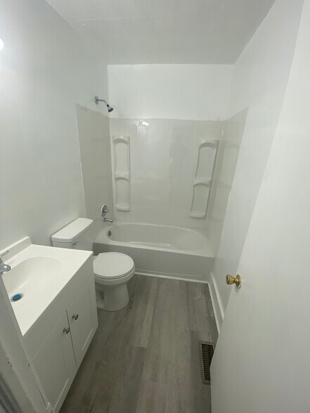 Building Photo - 2401 Celia Ave