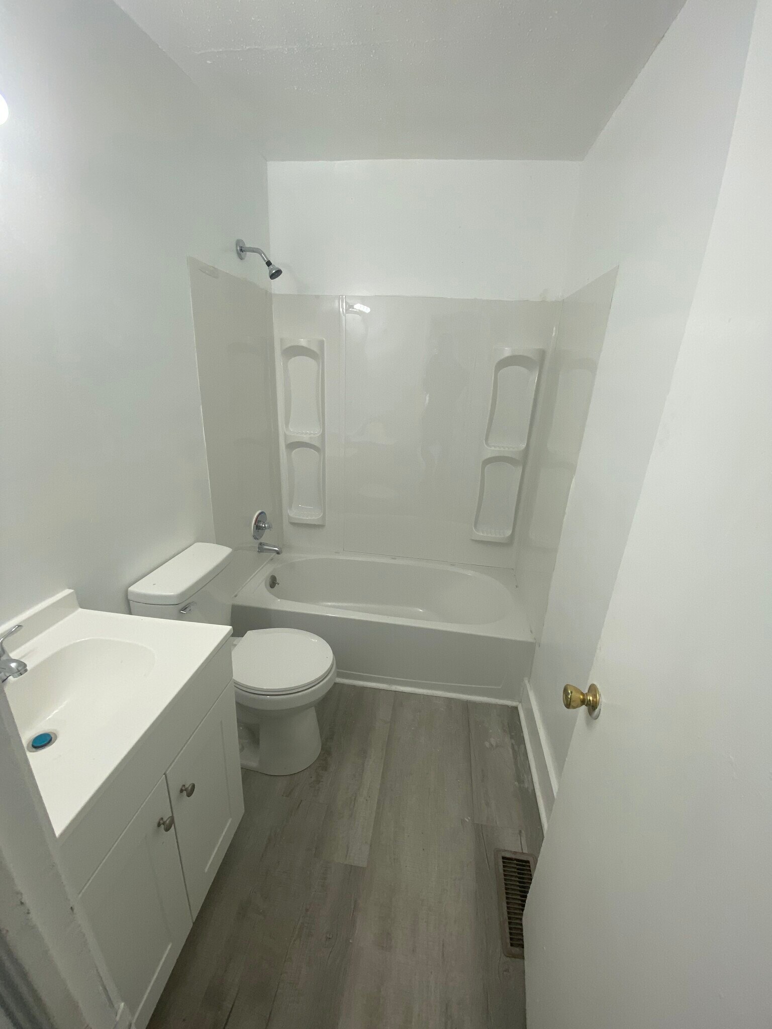 Building Photo - 2401 Celia Ave