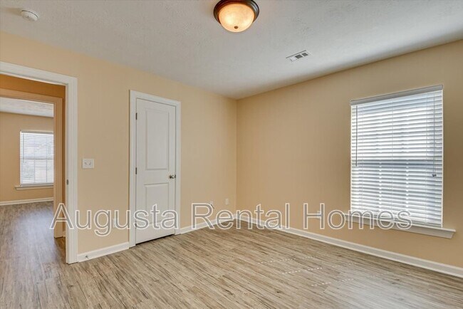 Building Photo - 1036 Lancaster Way