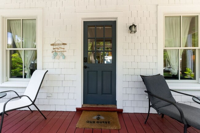 Building Photo - 30 Magnolia Dr