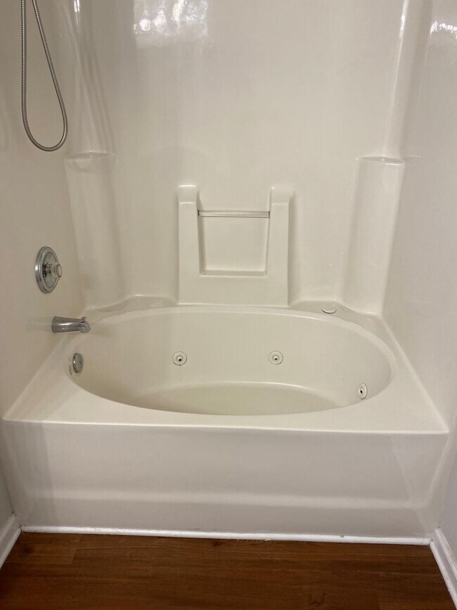 Building Photo - H5010-2