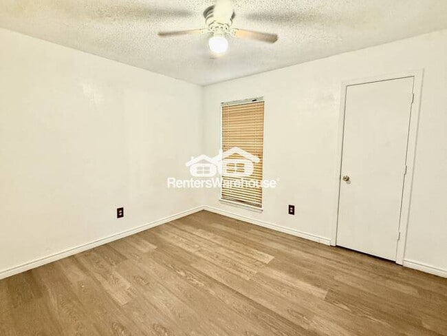Building Photo - 3-Bedroom, 2-Bath Home on a Spacious Corne...