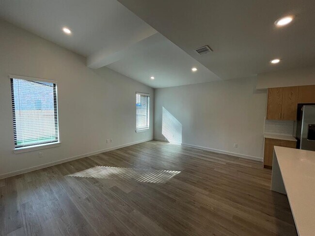 Building Photo - 2517 Appian Way