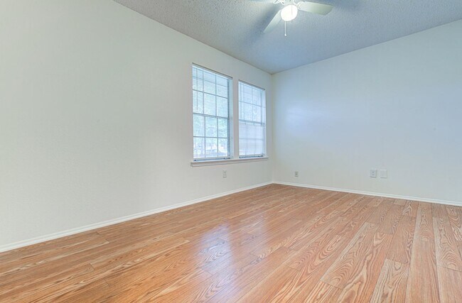 Building Photo - Move-In Ready Cherry Creek 3 Bedroom, 2 Bath!