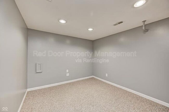 Building Photo - 6115 Indianola Ave