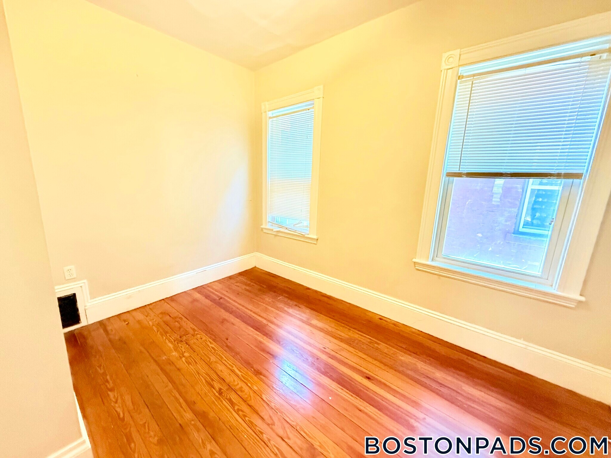 Building Photo - 348 Faneuil St