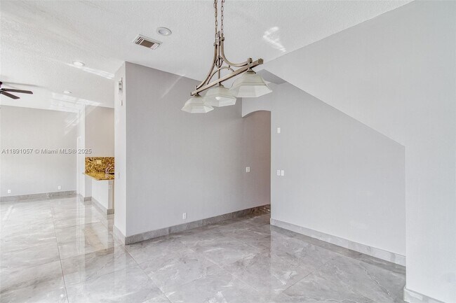 Building Photo - 3810 SW 51st St