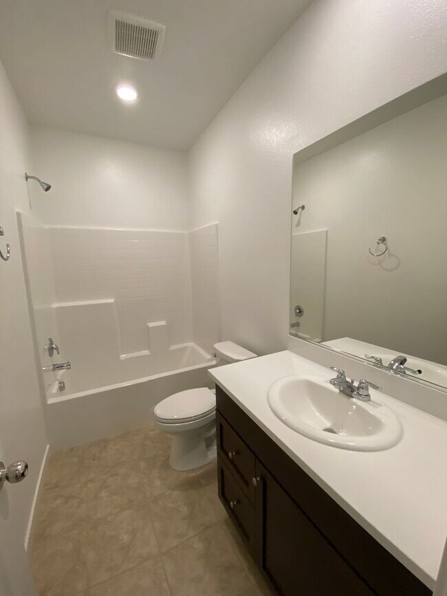 Building Photo - Beautiful Home with Solar