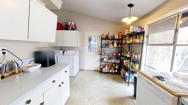 Building Photo - WALK TO SDSU! 4 bed 2 bath House w/ A/C
