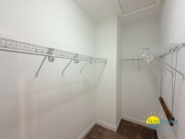 Building Photo - Natural Light Filled end unit 2-Story 3BR Niceville Home!